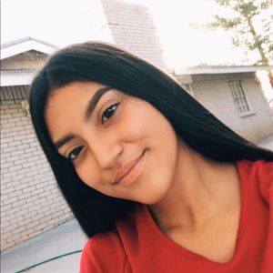 Meet your Posher, Alexia